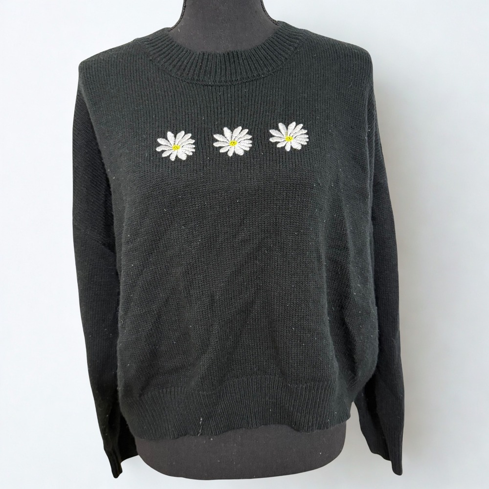 Forever 21 Black Daisy Embroidered Sweater Cozy Y2K Cottagecore Pullover Large‎